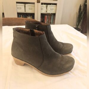Dansko Maria taupe ankle boots, size 38